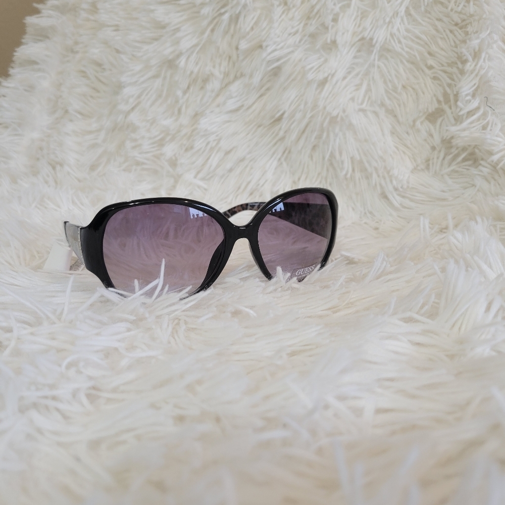 Guess Oversized Oval black sunglasses with inside leopard print